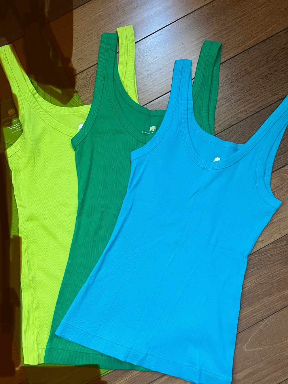 @bisousjenny Lot of 3 NWOT Banana Republic Neon Tanks